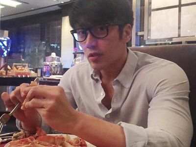 Yuk, Kenalan dengan Model Chuando Tan yang Suka Makan di Usia 52 Tahun