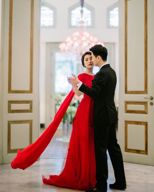 Salah satu yang membuat Silvia Siantar juga menjadi perbincangan adalah pernikahan indahnya dengan Adiguna Prakoso. Silvia dua kali menggelar acara pernikahan yaitu di Surabaya dan Jepang. Foto: Instagram @ silviasiantar