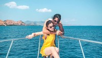 Belum lama menikah, artis Kimberly Ryder tengah merayakan bulan madu bareng suami tercinta di Labuan Bajo. Hal itu terlihat dari unggahan foto di akun Instagram Kimberly (@kimbrlyryder/Instagram)