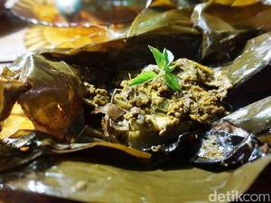 Ayam Goreng Kabayan : Gurih Ayam Goreng dan Sayur Asem Gaya Sunda