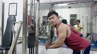 Rahasianya ya karena Erwin sering latihan beban di sela kesibukannya bertani. (Foto: Instagram/erwinpetani) 
