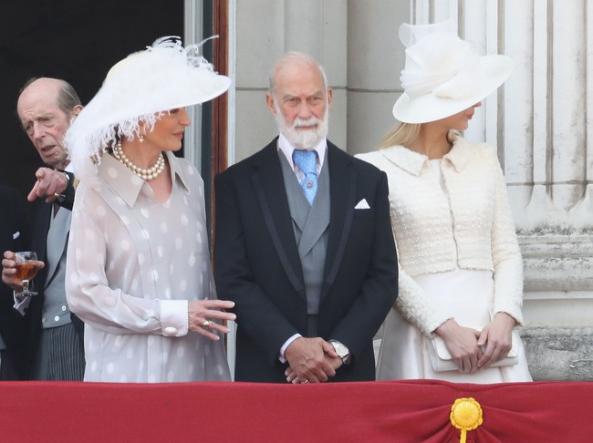 Ibu Gabriella adalah Putri Michael of Kent, atau nama sebelumnya Baroness Marie Christine von Reibnitz. Karena dia adalah seorang Katolik yang sudah bercerai, Pangeran Michael pernah harus menyerahkan haknya atas singgasana agar menikahinya, meskipun akhirnya hak itu dipulihkan. Foto: Dok. Getty Images