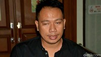 Usai menangis, wajah Vicky kayak lelah banget. Pool/Ismail.