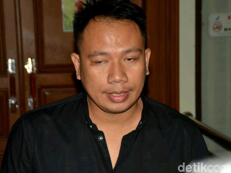 Vicky Lelah Banget usai Resmi Gugat Cerai Angel Lelga