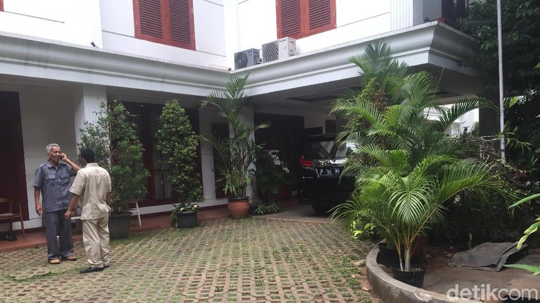 Jelang Pendaftaran Timses, Titiek Soeharto Datangi Rumah Prabowo Jelang Pendaftaran Timses, Titiek Soeharto Datangi Rumah Prabowo