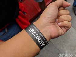 Begini Antrean Panjang Beli iPhone Baru di Singapura