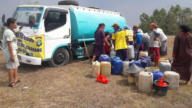 3 Kampung di Bekasi Kekeringan, Polisi Kirim 7 Truk Tangki Air