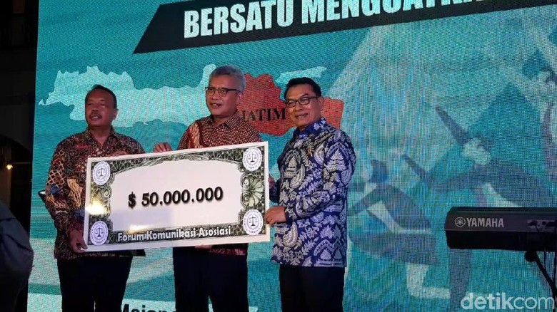 Peduli Rupiah, Pengusaha Tajir Melintir Surabaya Jual USD 50 Juta Peduli Rupiah, Pengusaha Tajir Melintir Surabaya Jual USD 50 Juta