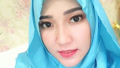 Cantiknya Via Vallen Saat Pakai Hijab, Bikin Pangling