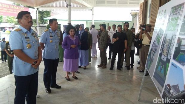 Panglima TNI Marsekal Hadi Tjahjanto di museum Jenderal Sudirman di Yogyakarta. 