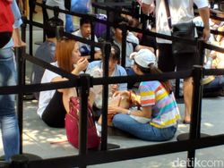 Begini Antrean Panjang Beli iPhone Baru di Singapura