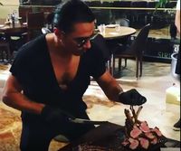 Layani Presiden Venezuela, Restoran 'Salt Bae' Dapat Ulasan Buruk