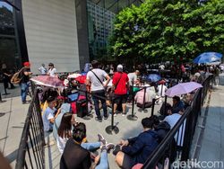 Begini Antrean Panjang Beli iPhone Baru di Singapura
