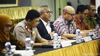 Usai penetapan, KPU akan mengambil nomor urut bagi pasangan capres dan cawapres. KPU mewajibkan Jokowi-Maruf dan Prabowo-Sandiaga hadir saat pengambilan nomor urut di gedung KPU. 
