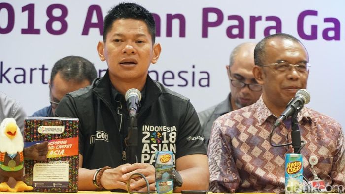 Ketua KOI Raja Sapta Oktohari (kiri) (Femi Diah/detikSport) Ketua KOI Raja Sapta Oktohari (kiri) (Femi Diah/detikSport)