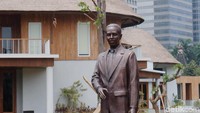 Bagaimana dengan patung Presiden Jokowi? Mirip nggak menurut kamu?  Foto: Tia Agnes/ detikHOT