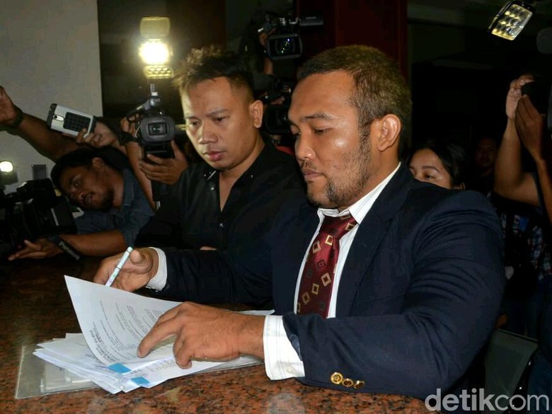 Ketua RT Cerita Aksi Gerebek Vicky: Angel Lelga Ketakutan Ketua RT Cerita Aksi Gerebek Vicky: Angel Lelga Ketakutan
