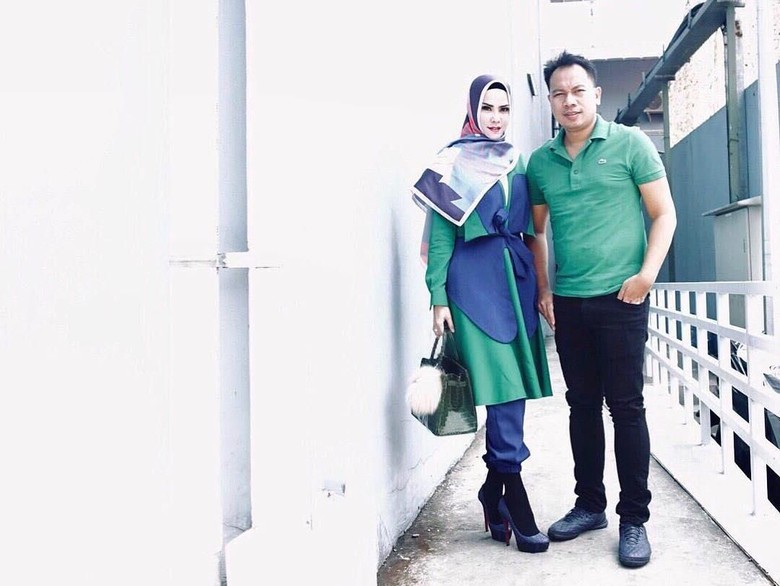 Angel Lelga Dituduh Selingkuh, Vicky Disebut Kucilkan Pamannya yang Gila Angel Lelga Dituduh Selingkuh, Vicky Disebut Kucilkan Pamannya yang Gila