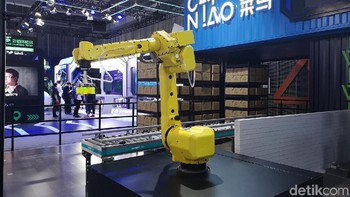 Robot tangan Caio Niao ini mengepak barang-barang yang akan didistribusikan. (Foto: detikINET/Rachmatunnisa)