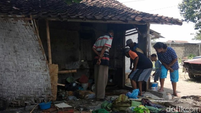 Rumah Dilalap Api, Pasutri Manula di Banyuwangi Ini Terbakar