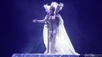 Syahrini Berkilauan di Konser Tunggal