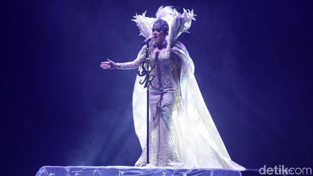 Nyata! 6 Hal Ini Ada di Konser Syahrini 