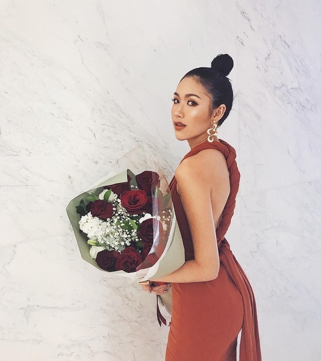 Bisnis sepatunya tersebut sesuai dengan jurusannya di London Collage of Fashion. Ploypayap mengambil jurusan desain sepatu.  Foto: Instagram