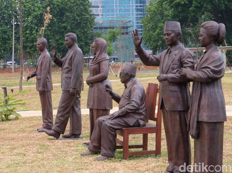 7 Patung Presiden Indonesia Hiasi Hutan Kota GBK 7 Patung Presiden Indonesia Hiasi Hutan Kota GBK