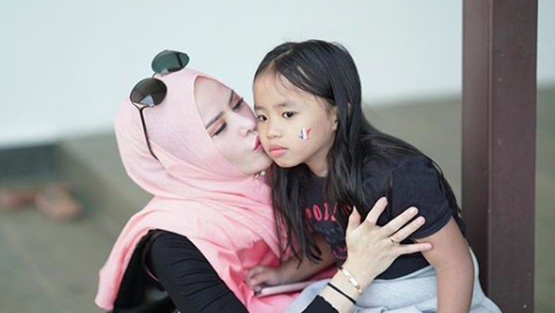 Untaian Doa Angel Lelga untuk Putri Bungsunya