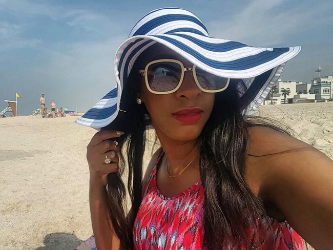 Wanita asal Kenya Julia Wanza tak sempat menikmati keindahan payudara barunya setelah operasi plastik. Ia mengalami infeksi parah setelah melakukan operasi pembesaran payudara. Ia sempat dilarikan ke rumah sakit, namun infeksi telah menyebar. Usaha dokter tidak membuahkan hasil, Julia tewas mengenaskan. Foto: istimewa