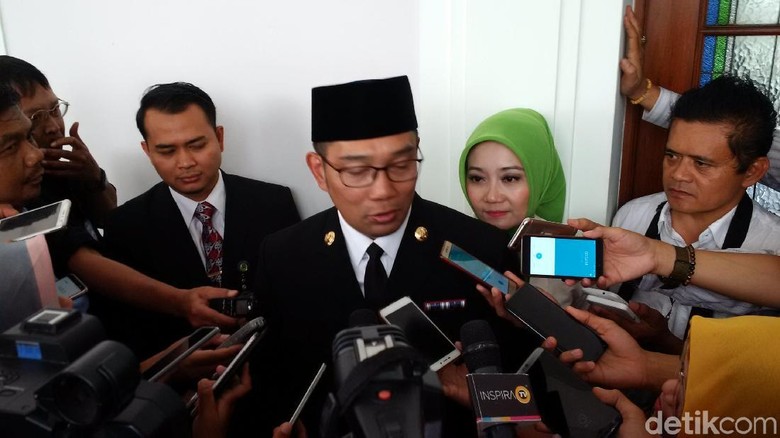 Ridwan Kamil Ajak Anies Nobar Persib Vs Persija di Stadion GBLA Ridwan Kamil Ajak Anies Nobar Persib Vs Persija di Stadion GBLA