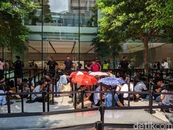 Begini Antrean Panjang Beli iPhone Baru di Singapura