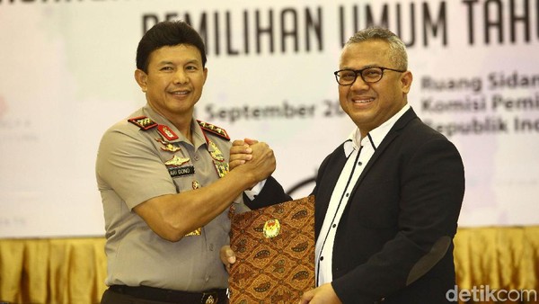 Momen KPU Tetapkan Prabowo dan Jokowi Capres 2019