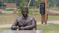 Ada 7 patung presiden yang berbahan perunggu karya seniman Purjito asal Yogyakarta. Mulai dari presiden pertama Bung Karno yang tengah duduk.  Foto: Tia Agnes/ detikHOT