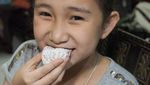 Gemasnya! Anak SD yang Doyan Makan Ini Bikin Ngiler Netizen