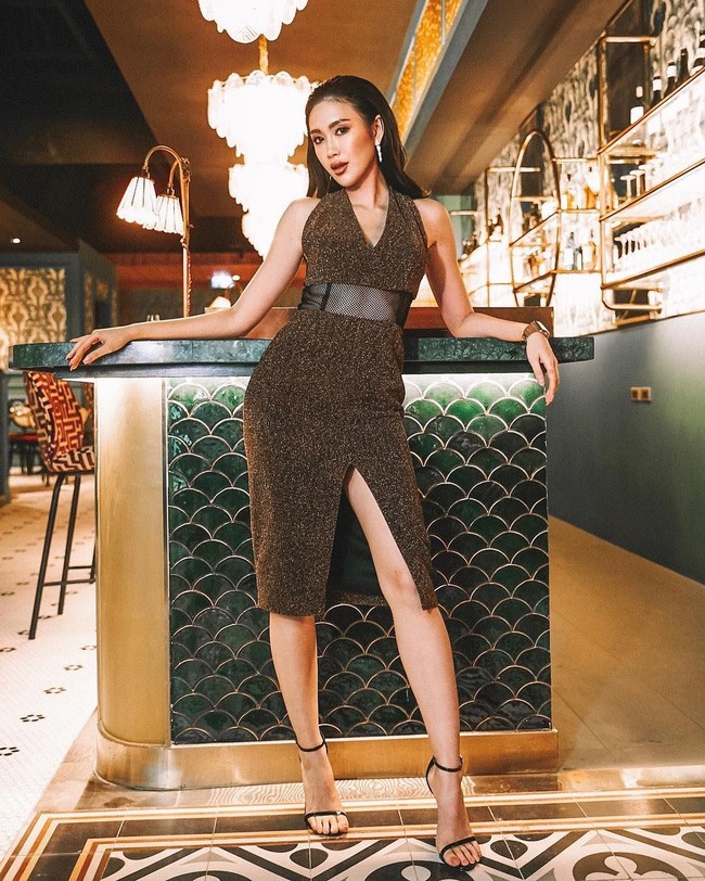 Kenalan dengan sosialita cantik dari Bangkok. Dia adalah Ploypayap Srikarnchana yang kerap pamer gaya seksi nan glamour di Instagram.  Foto: Instagram