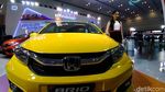 SPG Cantik di GIIAS Surabaya