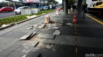 Trotoar Rusak di Depan Ratu Plaza Diperbaiki Trotoar Rusak di Depan Ratu Plaza Diperbaiki