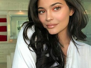 Kylie Jenner Bantah Pamer Kekayaan saat Makan Malam Bareng Alex Rodriguez