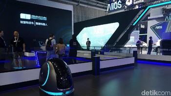 Merasakan berbelanja di toko self service yang serba otomatis. (Foto: detikINET/Rachmatunnisa)