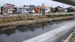 Potret Sampah di Pinggiran Ciliwung Saat Surut