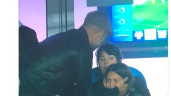Anak Guardiola pun ikut menangis. Foto: Twitter