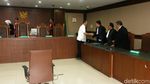 Tangis Keluarga Saat Bupati HST Nonaktif Dihukum 6 Tahun Penjara