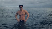 Datang kembali ke Bali, Chuando lakukan penyegaran pikiran di pantai (chuando_chuandoandfre/Instagram)  