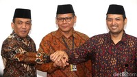 Ketiga pejabat yang dilantik tersebut adalah (ki-ka), Kombes RZ Panca Putra Simanjuntak yang dilantik menjadi Direktur Penyidikan , Eko Marjono yang dilantik menjadi Direktur Monitor , dan Arif Waluyo yang dilantik menjadi Kabiro Perencanaan dan Keuangan.