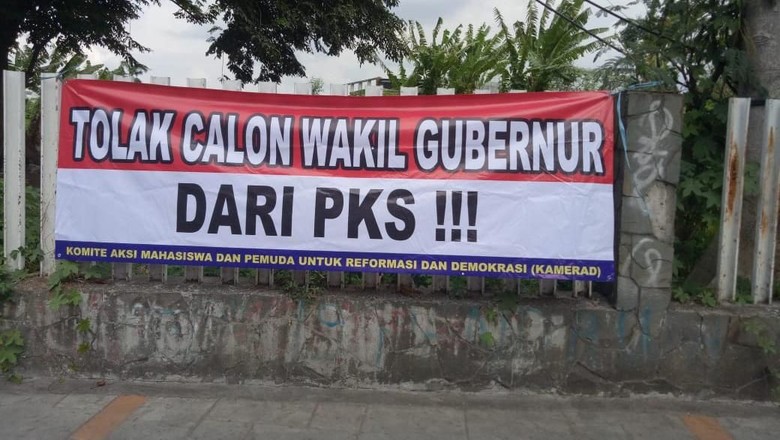 PKS Minta Satpol PP Copot Poster Tolak Wagub DKI dari Partainya PKS Minta Satpol PP Copot Poster Tolak Wagub DKI dari Partainya