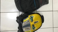 Polisi juga berhasil mengamankan beberapa tas yang diduga milik korban. Foto: dok ist