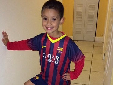 Potret Menggemaskan Anak-anak Pakai Jersey Barcelona FC