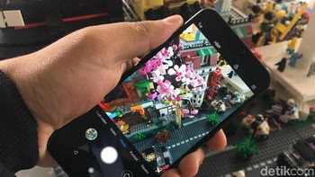 Snapgradon 660, layar 5,99 inch, kamera belakang di Mi A2 punya 12 MP + 20 MP, dan kamera depan 20 MP jadi tawaran utamanya. (Foto: Agus Tri Haryanto/detikINET)