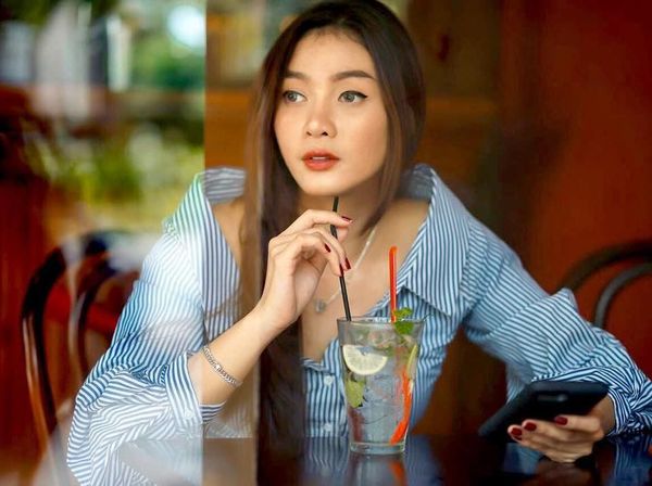 Cantiknya Patricia Razer Saat Kulineran Bareng Rezky Adhitya